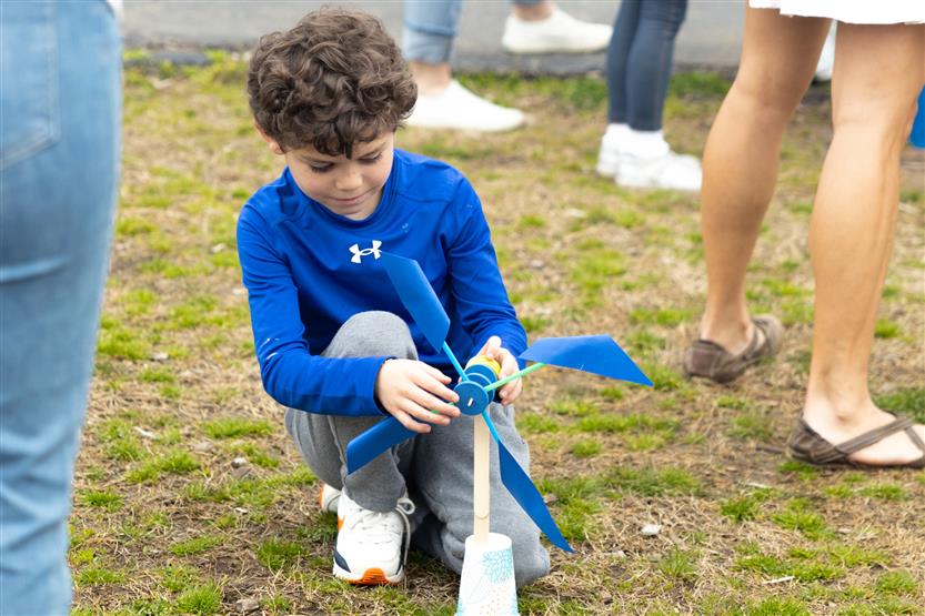 Edmondson Elementary students create windmills